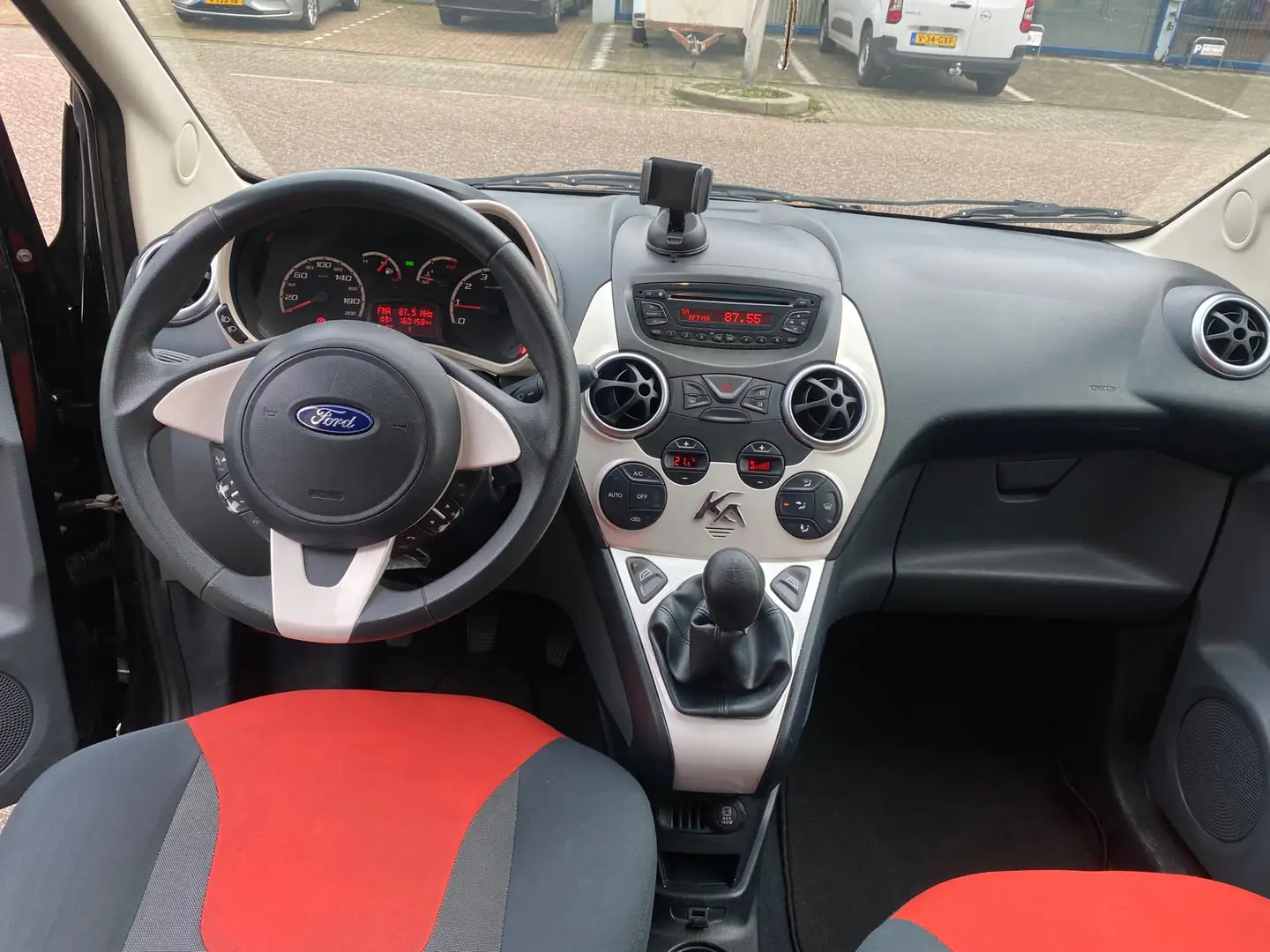 Ford Ka/Ka+ 1.2 Titanium/3des/nap/dealeronderhouden/ 1jaar apk Zwart - 2