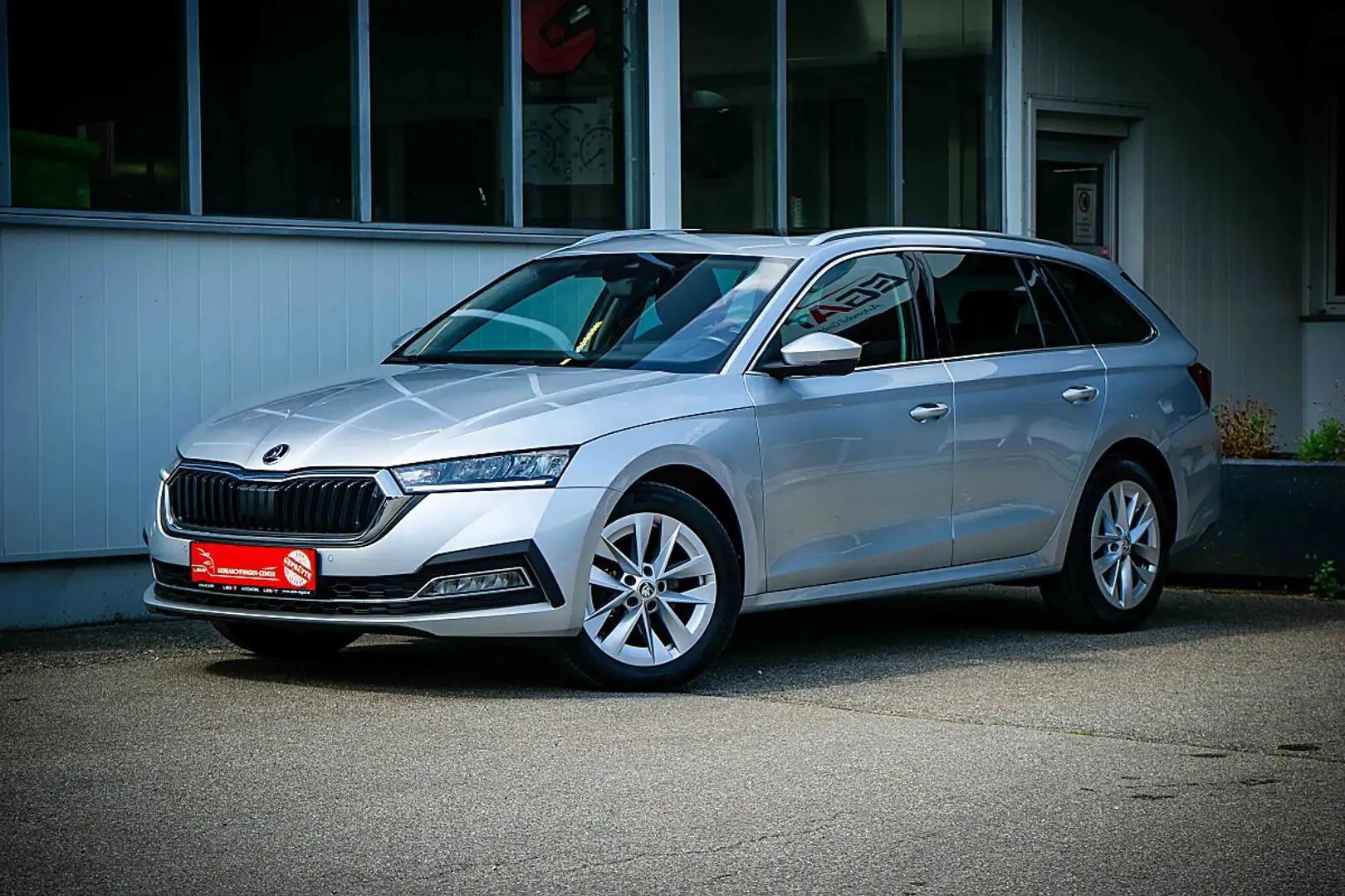 Skoda Octavia Combi 2,0 TDI Style DSG *HEAD-UP*PANORAMA*MASSAGE* Silber - 2