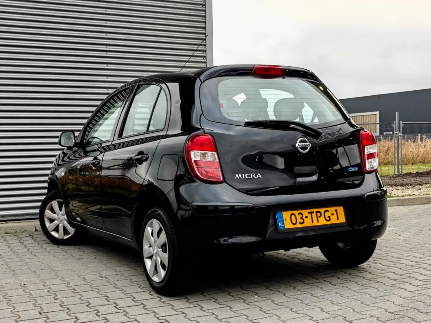 Nissan Micra VISIA Pack - AIRCO - 1ste eigenaar! Zwart - 2