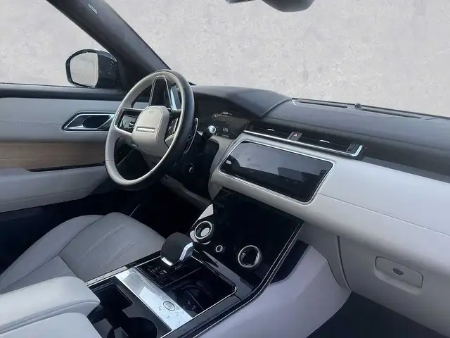Land Rover Range Rover Velar view 4