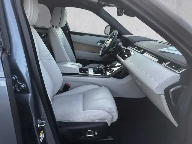 Land Rover Range Rover Velar view 3