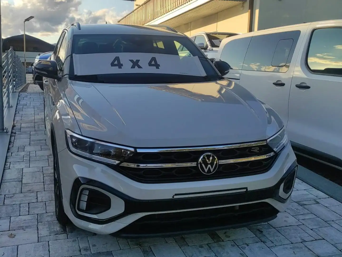 Volkswagen T-Roc 2.0 TURBO BENZINA 190CV DSG 4MOTION 4X4 4WD Beige - 2