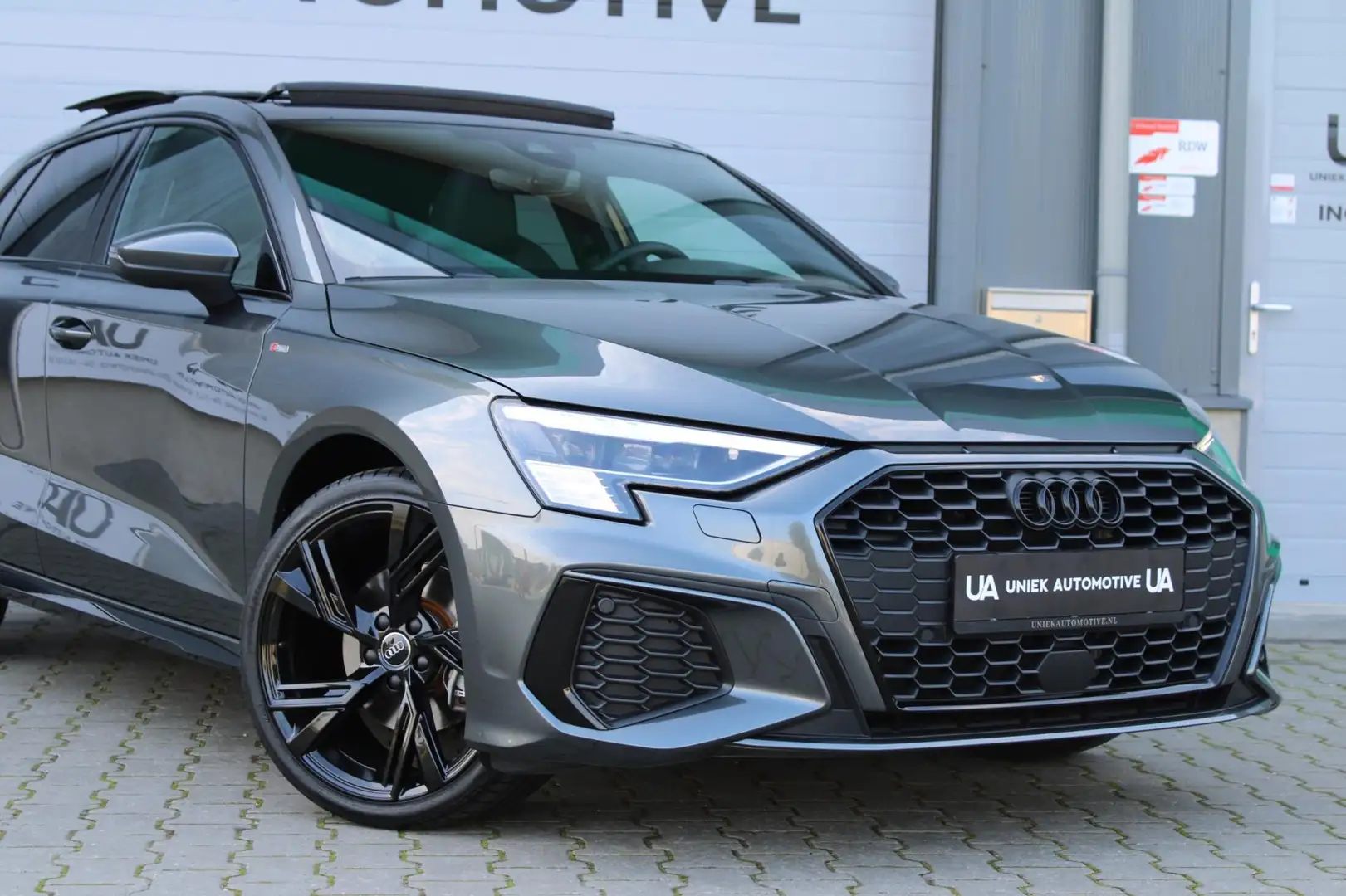 Audi A3 Sportback 40 TFSI e S Edition | S-LINE | PANO | B& Gris - 2