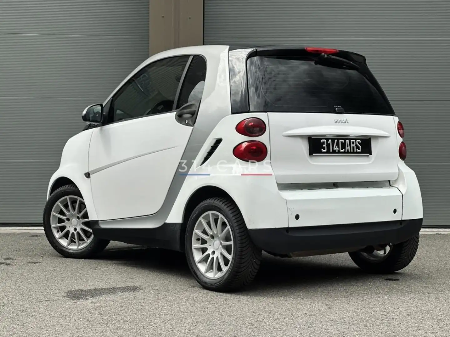 smart forTwo Coupe 1.0i - 71 mhd - BV Softouch COUPE Passion Weiß - 2