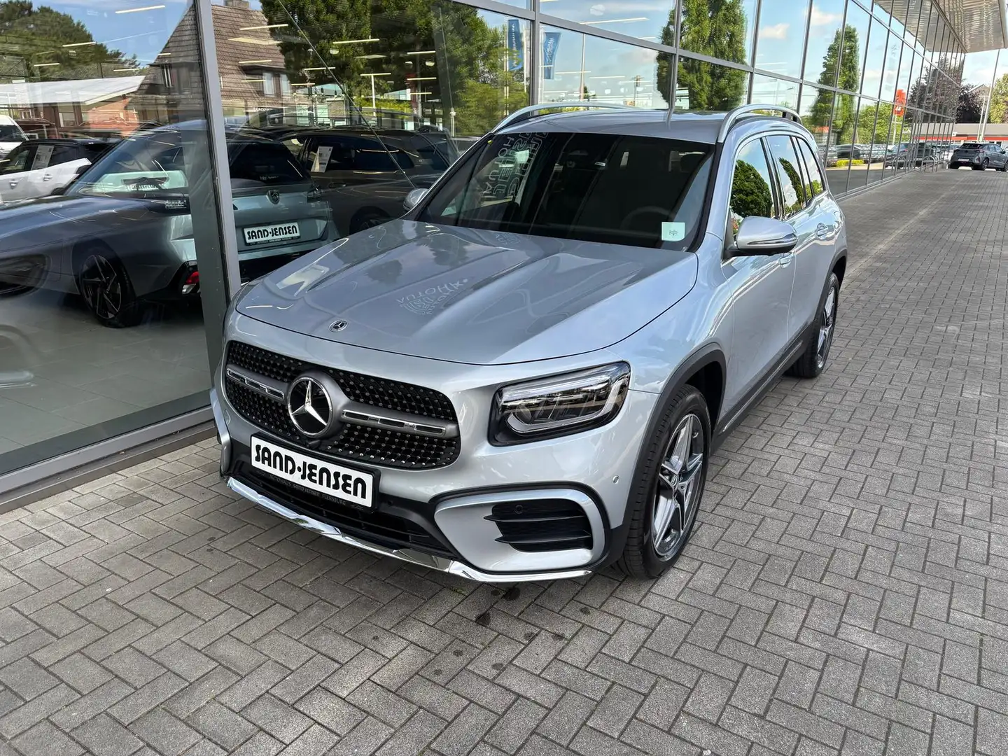 Mercedes-Benz GLB 200 AMG Line Advanced Plus Distr AHK 7-Sitze Zilver - 2