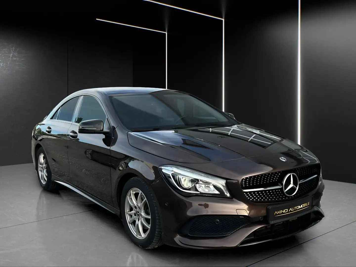 Mercedes-Benz CLA 200 d *AMG-LINE*1Vorhalter*NightPaket*Ambient Braun - 1