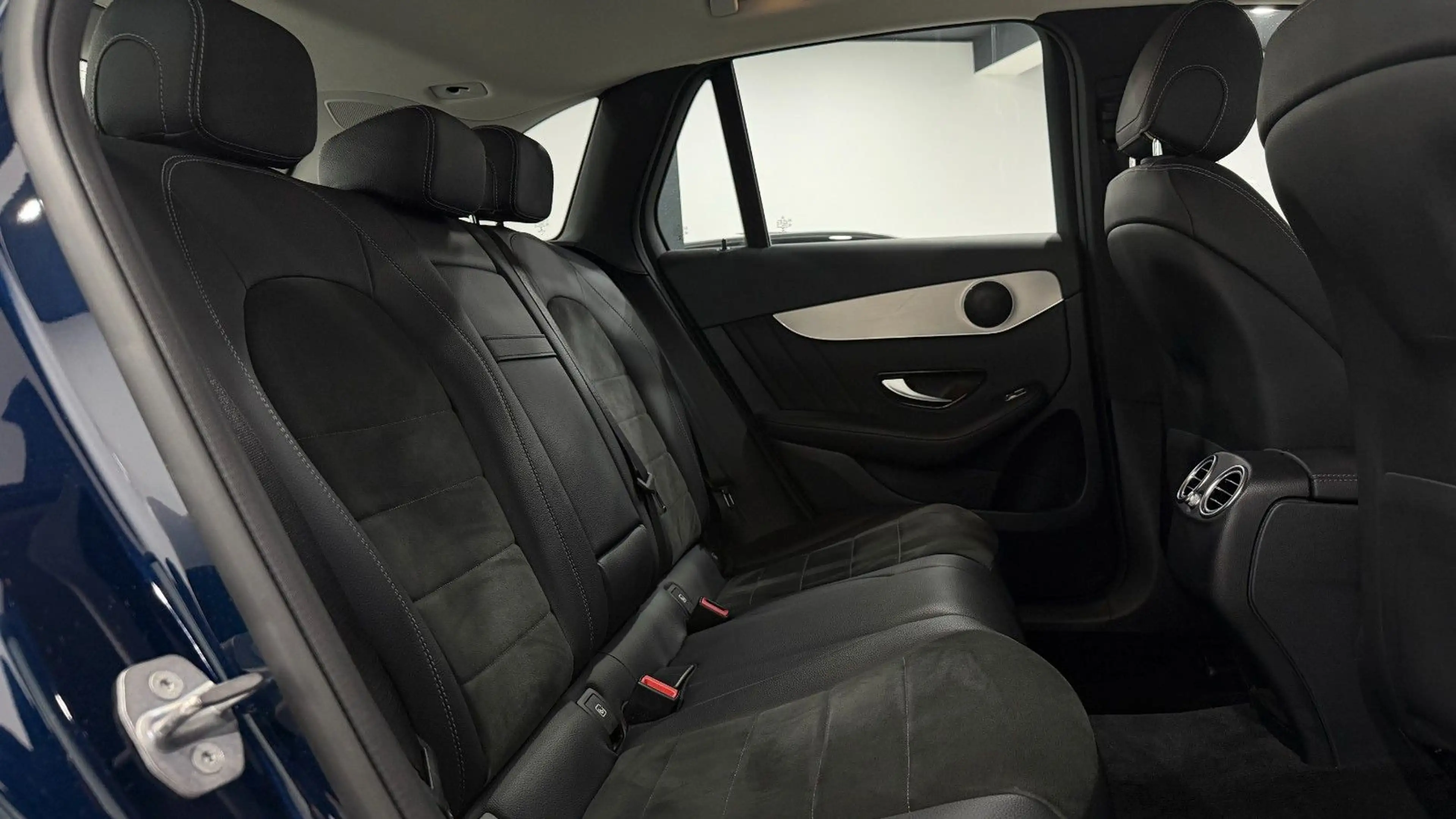 Mercedes-Benz GLC 250 4Matic AMG/Distronic+/20"/Presafe+/RFK — photo 10