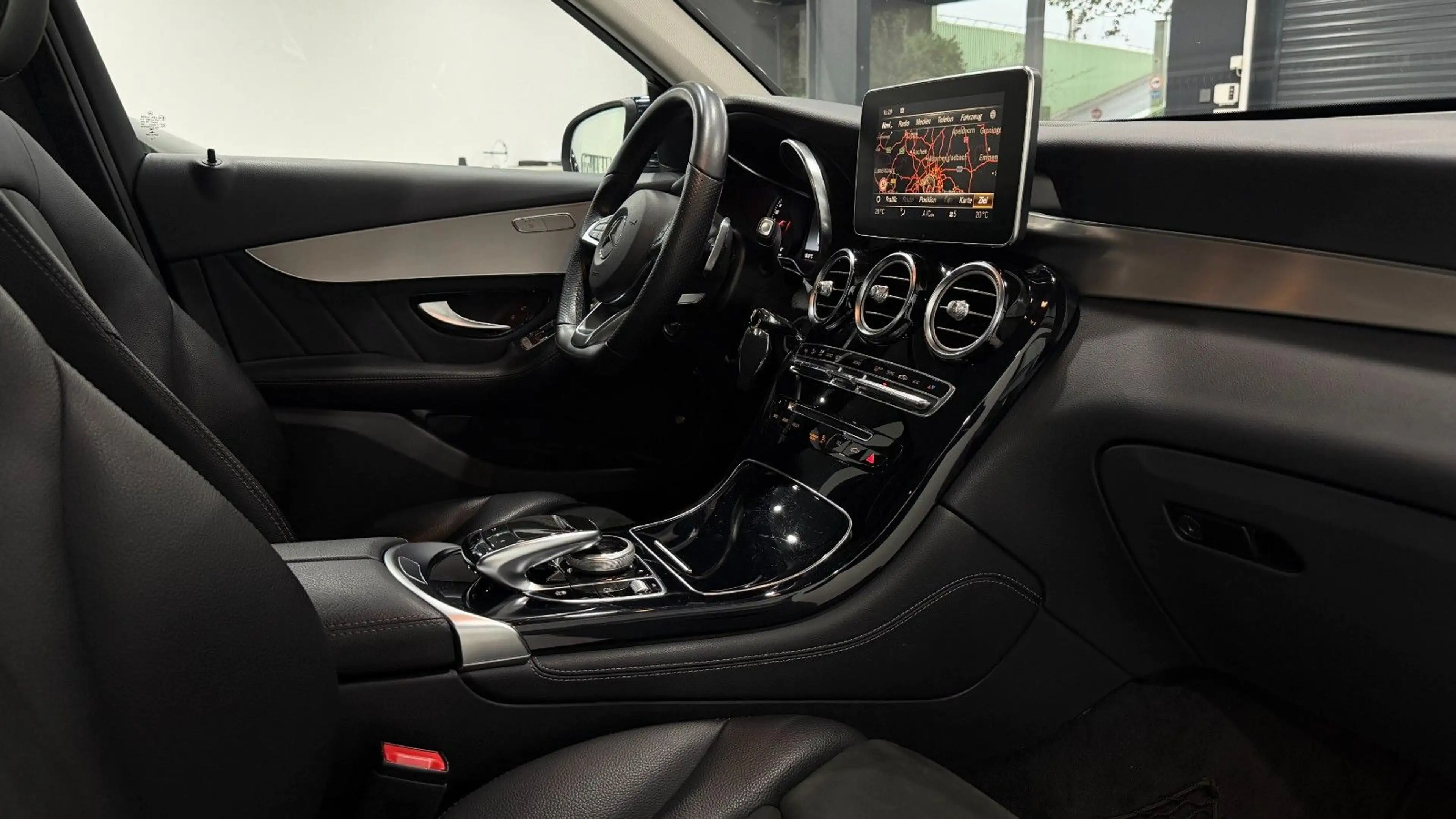 Mercedes-Benz GLC 250 4Matic AMG/Distronic+/20"/Presafe+/RFK — photo 7