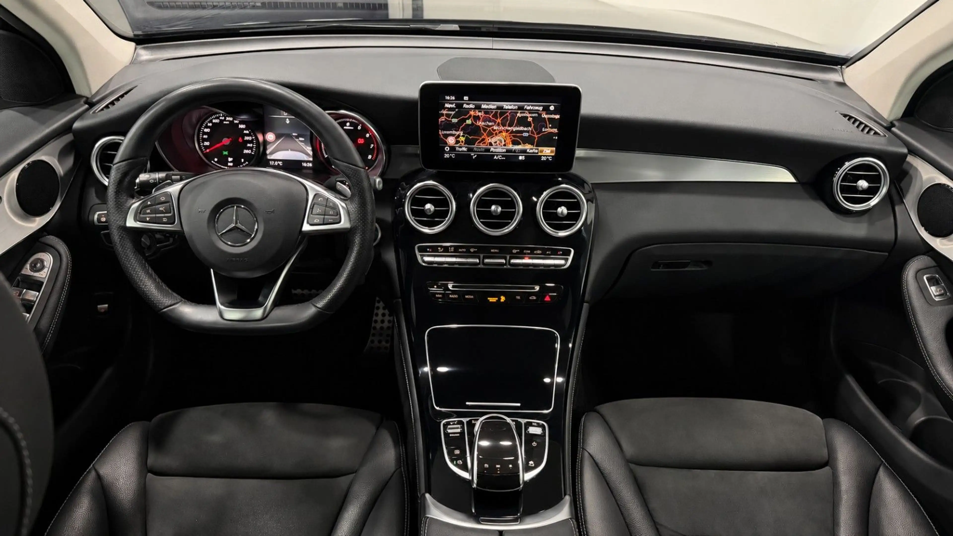 Mercedes-Benz GLC 250 4Matic AMG/Distronic+/20"/Presafe+/RFK — photo 3