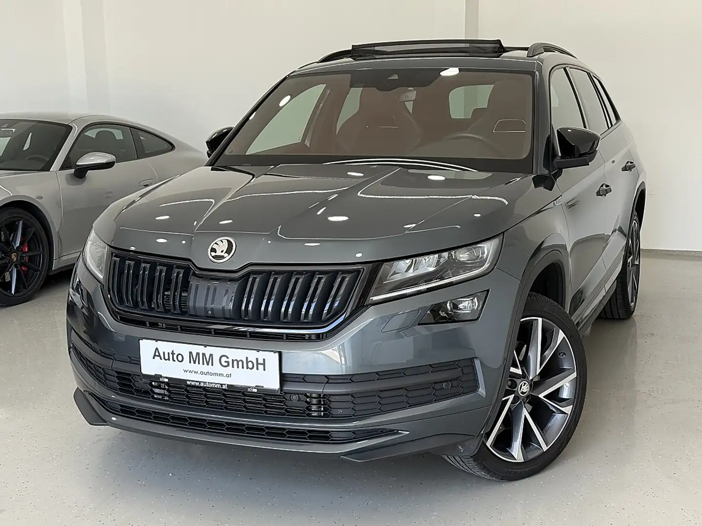Skoda Kodiaq 2,0 TDI SCR 4x4 Sportline DSG Panoramadach Grau - 1