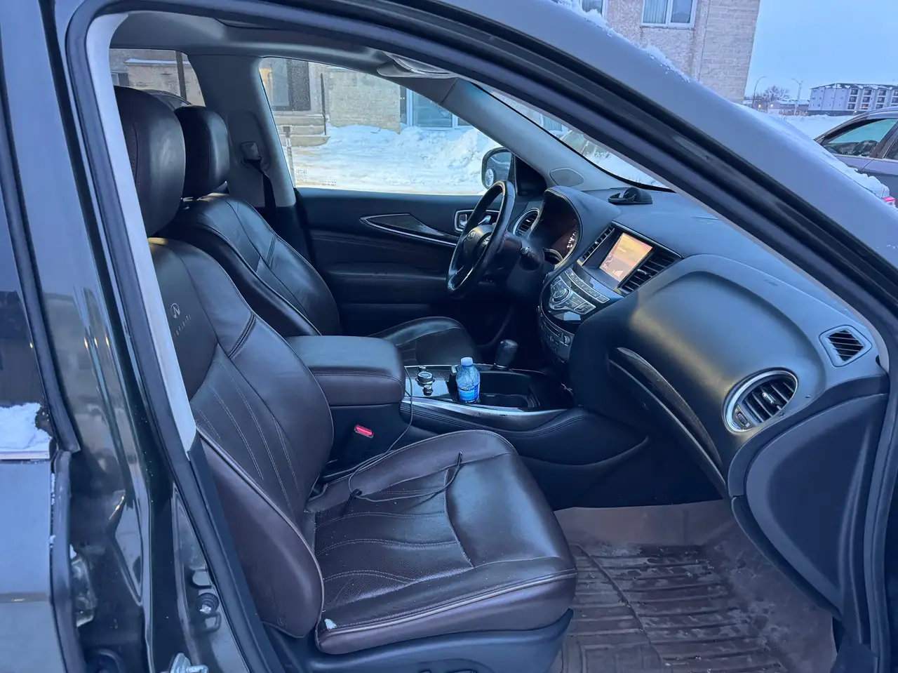 Infiniti QX60 снимка Infiniti QX60