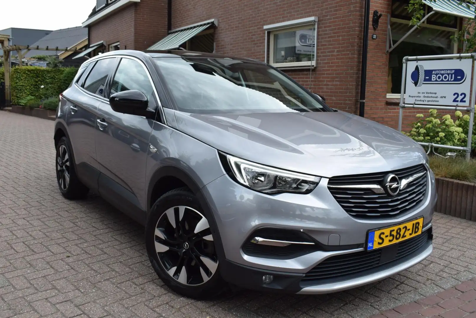 Opel Grandland X 1.2 Turbo Business Executive AUTOM CRUISE/NAVI/AIR Grijs - 2