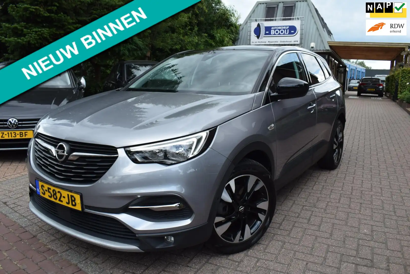 Opel Grandland X 1.2 Turbo Business Executive AUTOM CRUISE/NAVI/AIR Grijs - 1