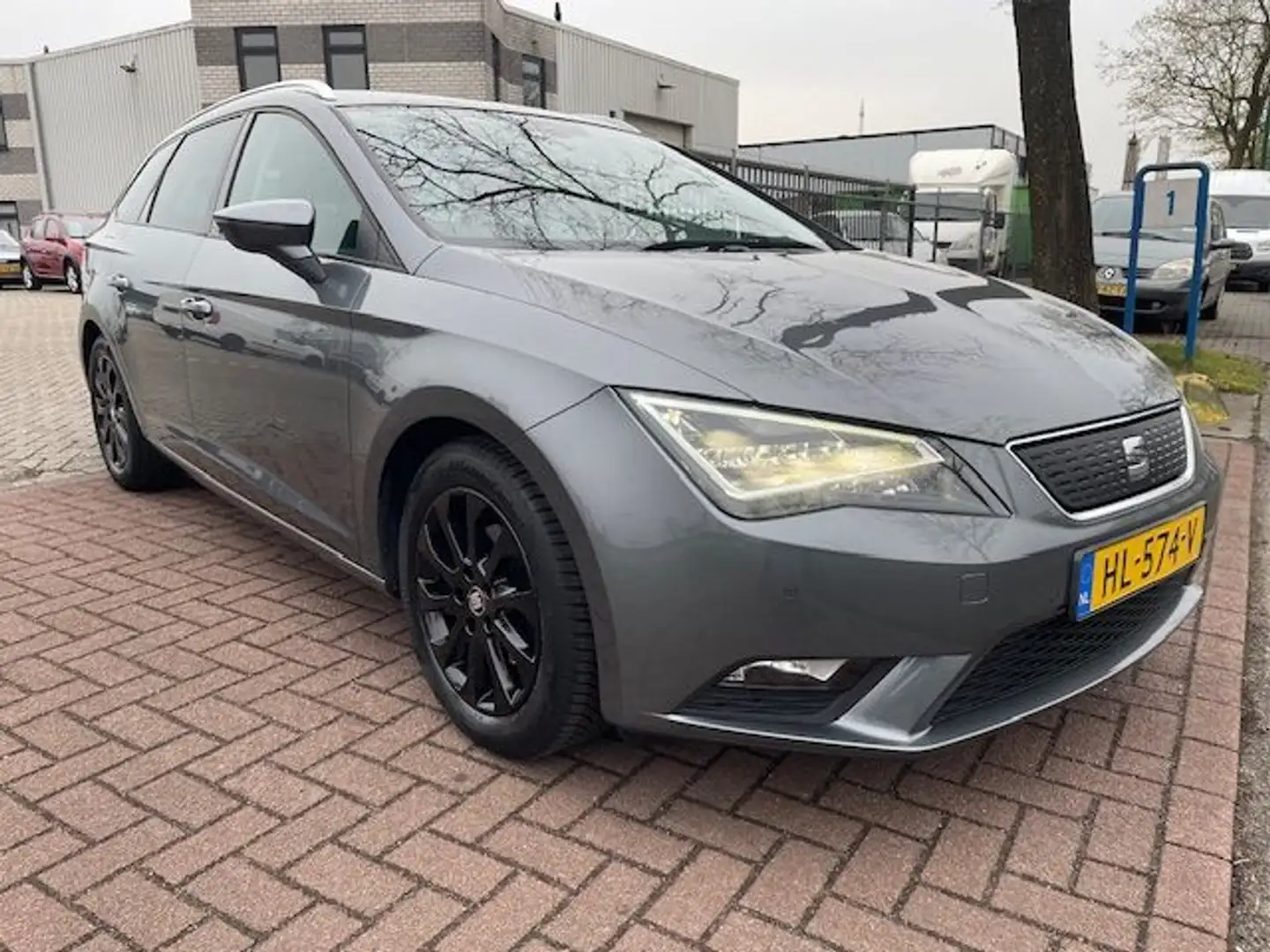 SEAT Leon ST 1.0 EcoTSI Style Connect+ Airco/ECC,Cruisecontr Grijs - 1