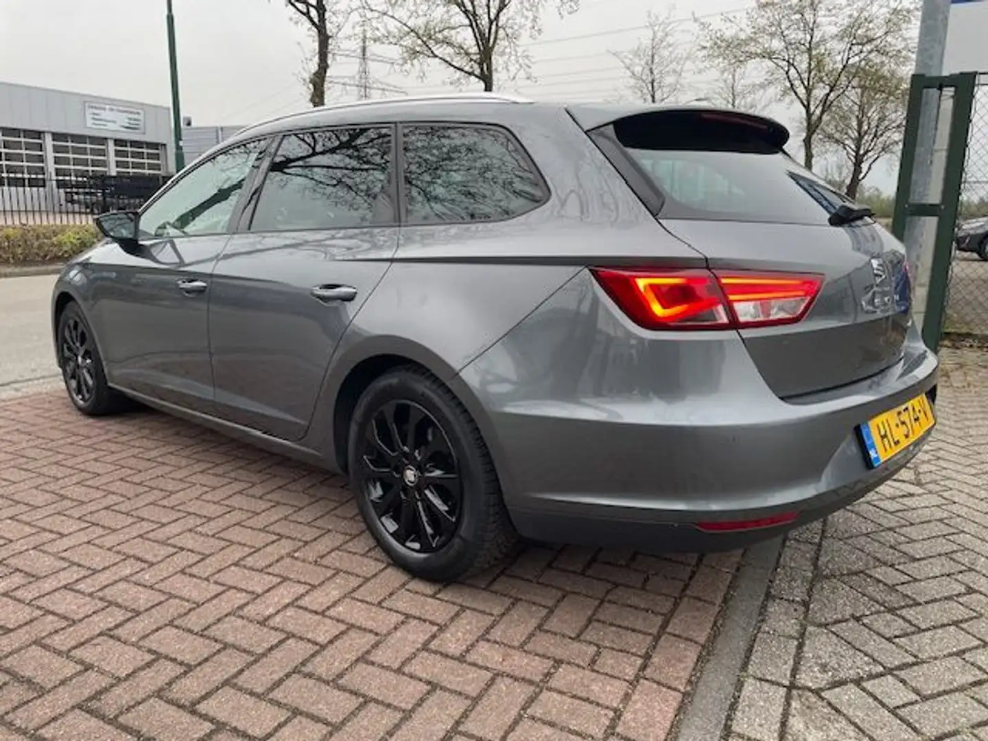 SEAT Leon ST 1.0 EcoTSI Style Connect+ Airco/ECC,Cruisecontr Grijs - 2
