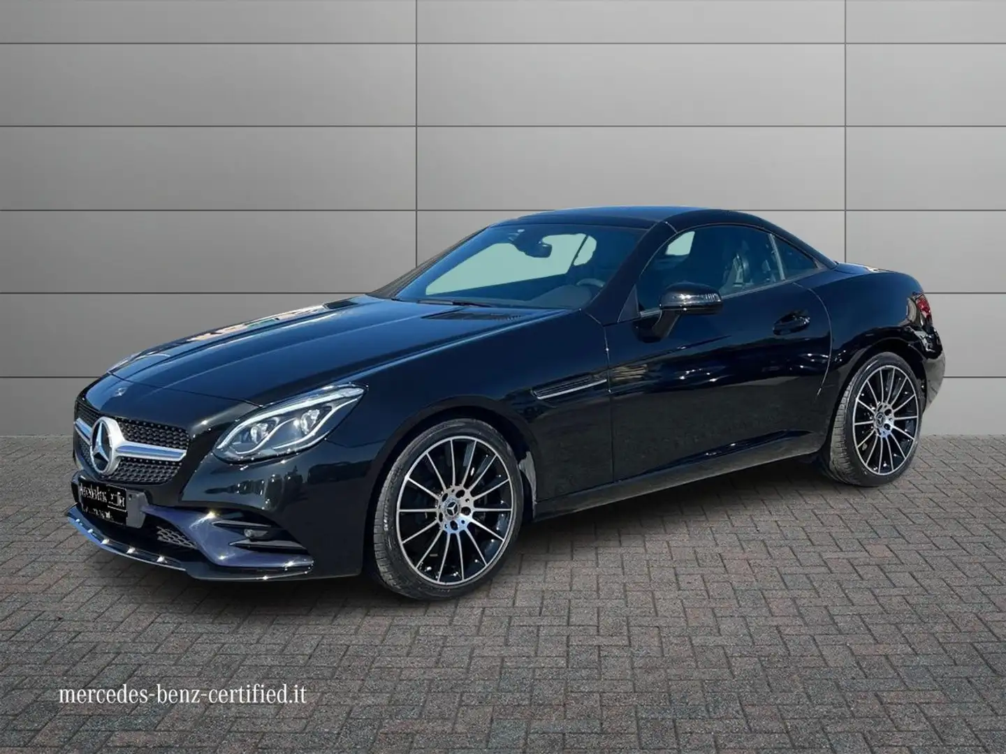 Mercedes-Benz SLC 180 AMG Line Schwarz - 1