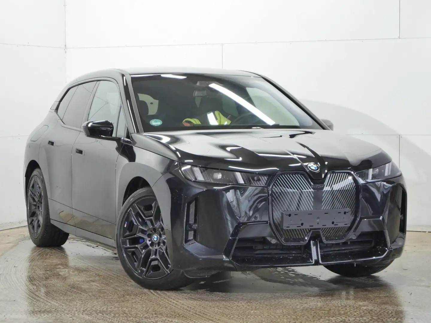 BMW iX xDrive45 M SPORTPAKET+22"ALU+SITZBELÜFTUNG+SOFT CL Schwarz - 2