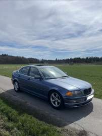 323i