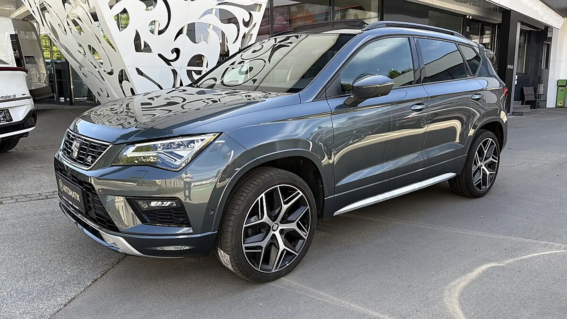 SEAT Ateca 2,0 FR TDI DSG Grau - 1