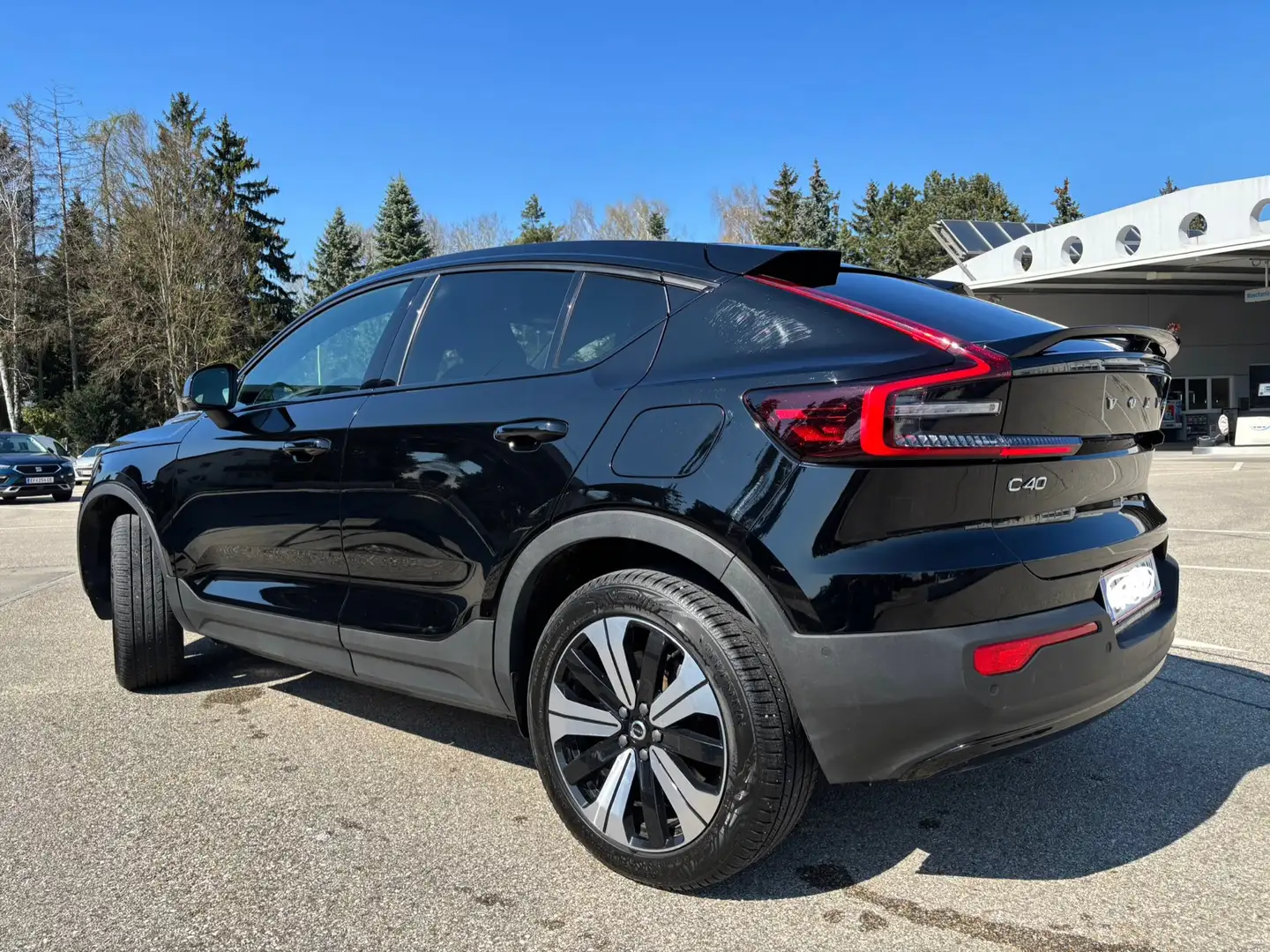 Volvo XC40 RECHARGE TWIN PURE ALLRAD Schwarz - 2
