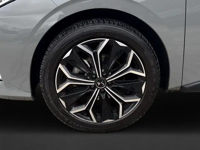 DS Automobiles DS 4 view 9