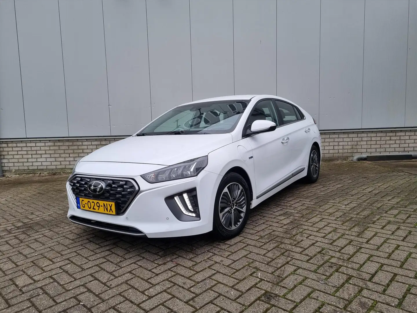Hyundai IONIQ 1.6 GDI PHEV 141 pk DCT Premium I Trekhaak I Navig Blanco - 2