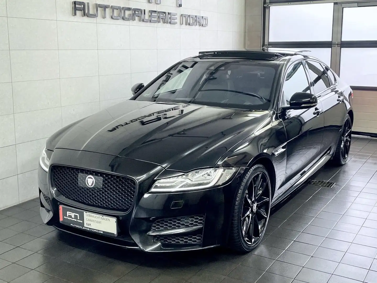 Jaguar XF R-Sport Black Pack+Pano+Head-Up+Meridian Negro - 2