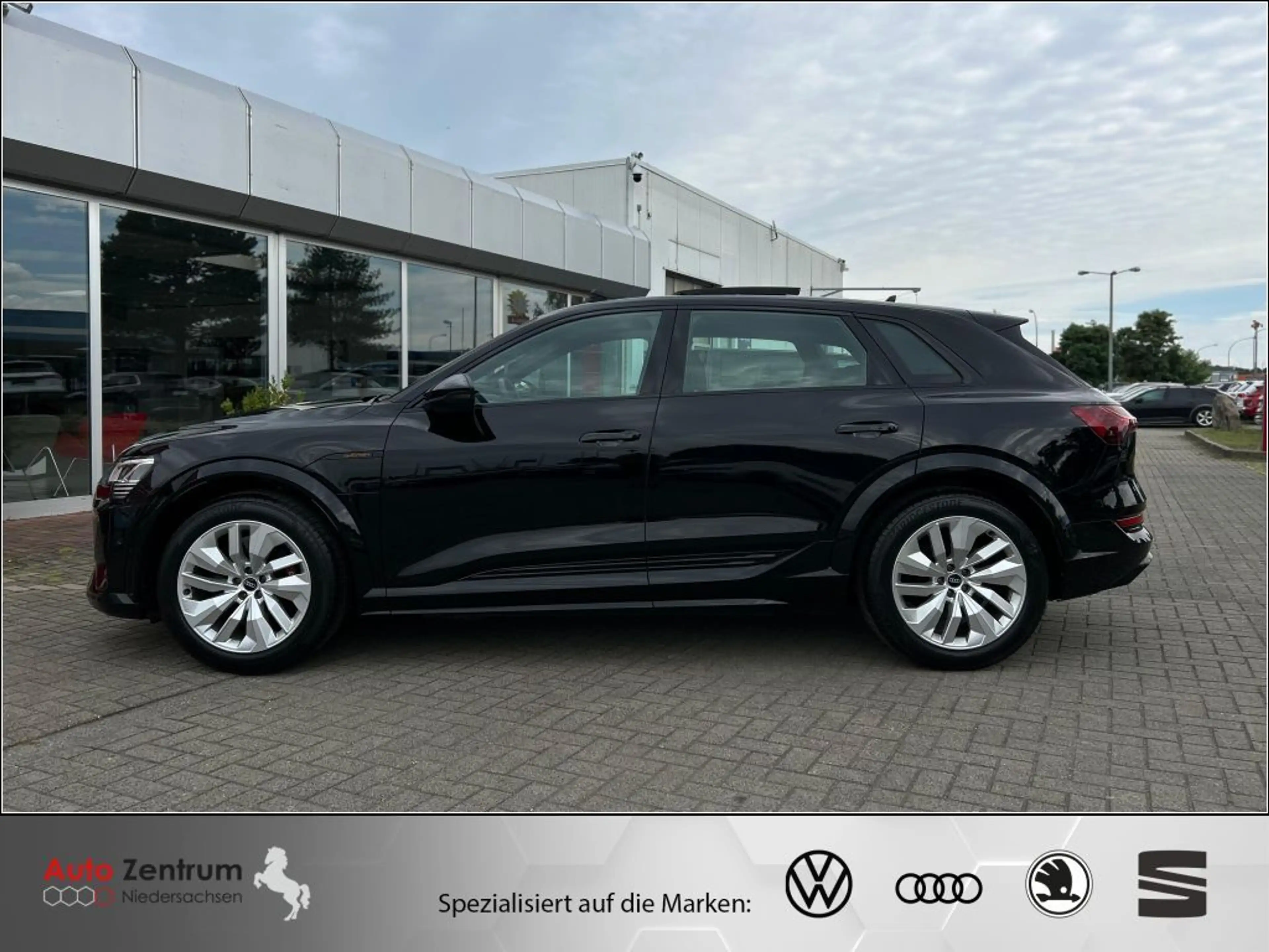 Audi e-tron S quattro AZN-Haus-Förderung* AHK PANO StandH LUFT — photo 10