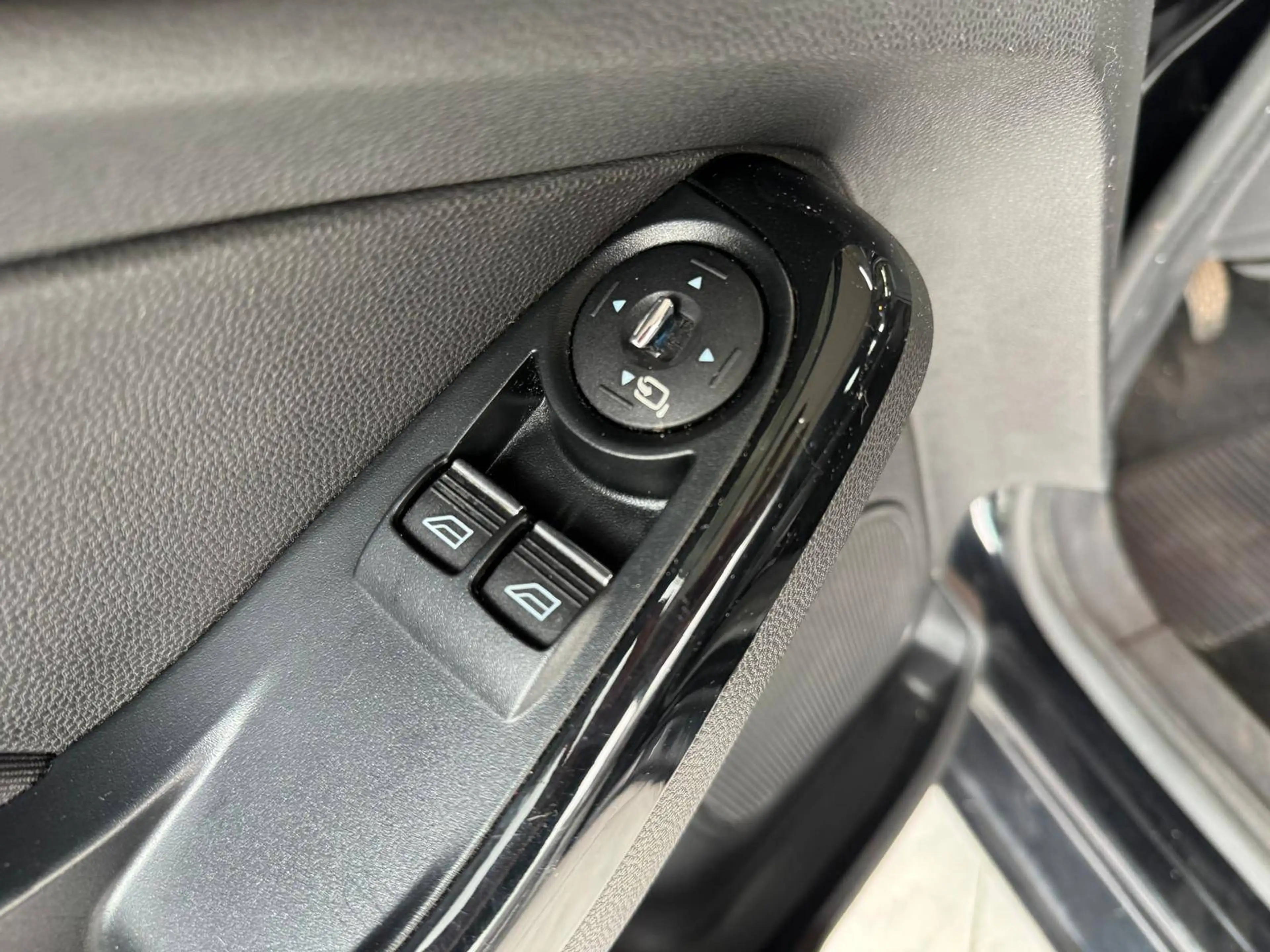 Ford Fiesta 🟩1.0 ESSENCE 80CV - AIRCO - CAPTEUR - CARNET - TITANIUM — photo 13