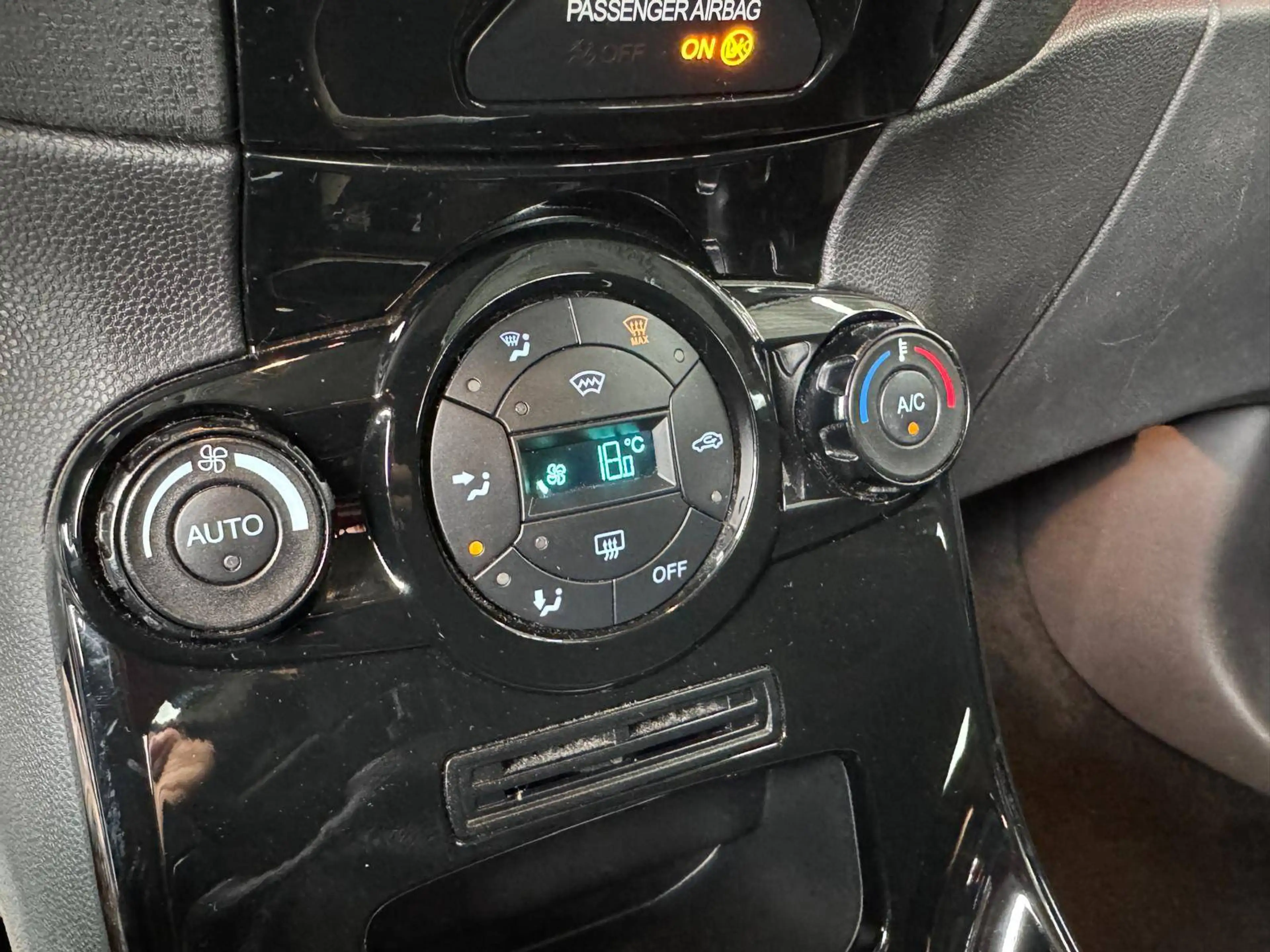Ford Fiesta 🟩1.0 ESSENCE 80CV - AIRCO - CAPTEUR - CARNET - TITANIUM — photo 15