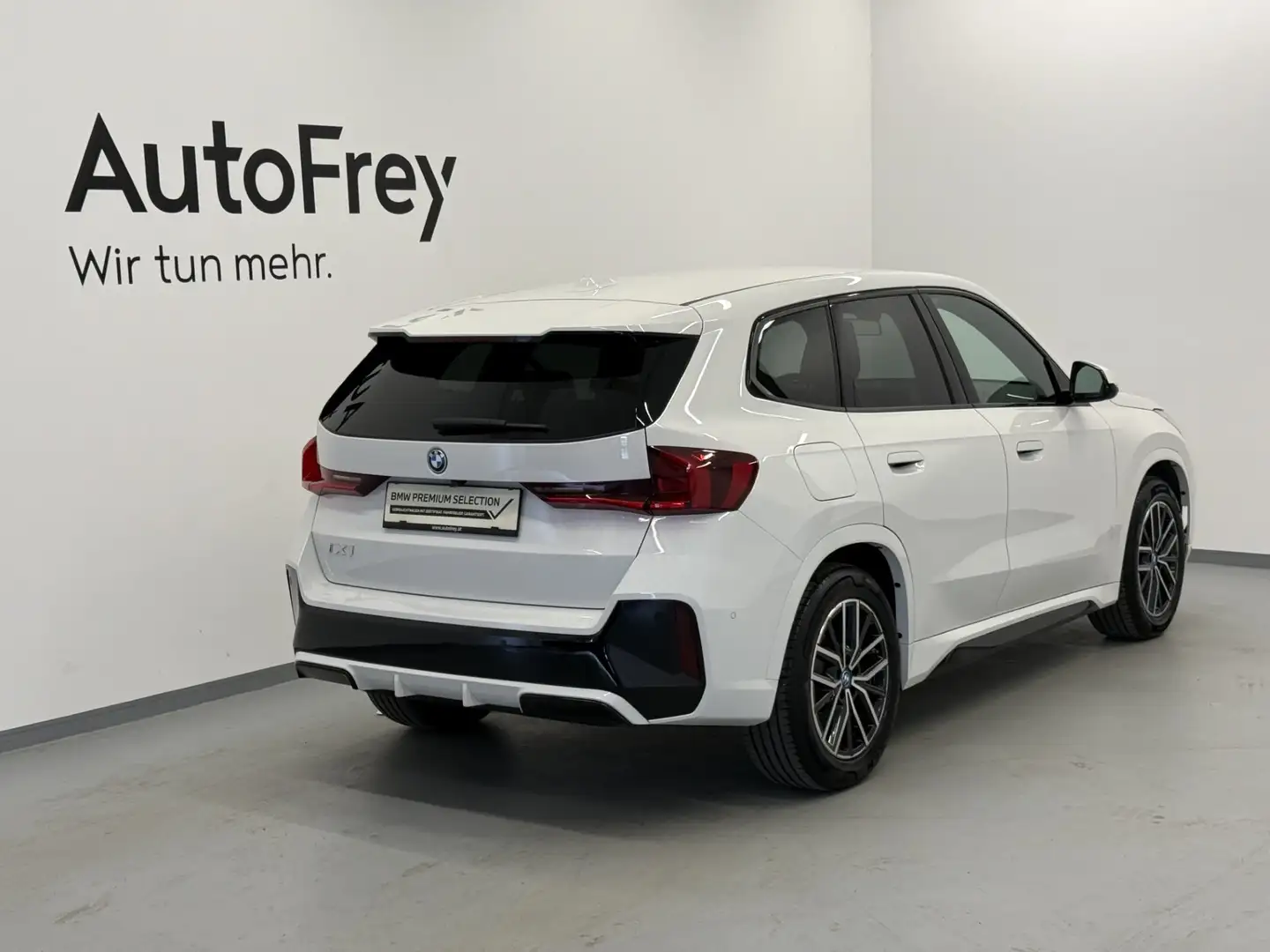 BMW iX1 xDrive30 Weiß - 2