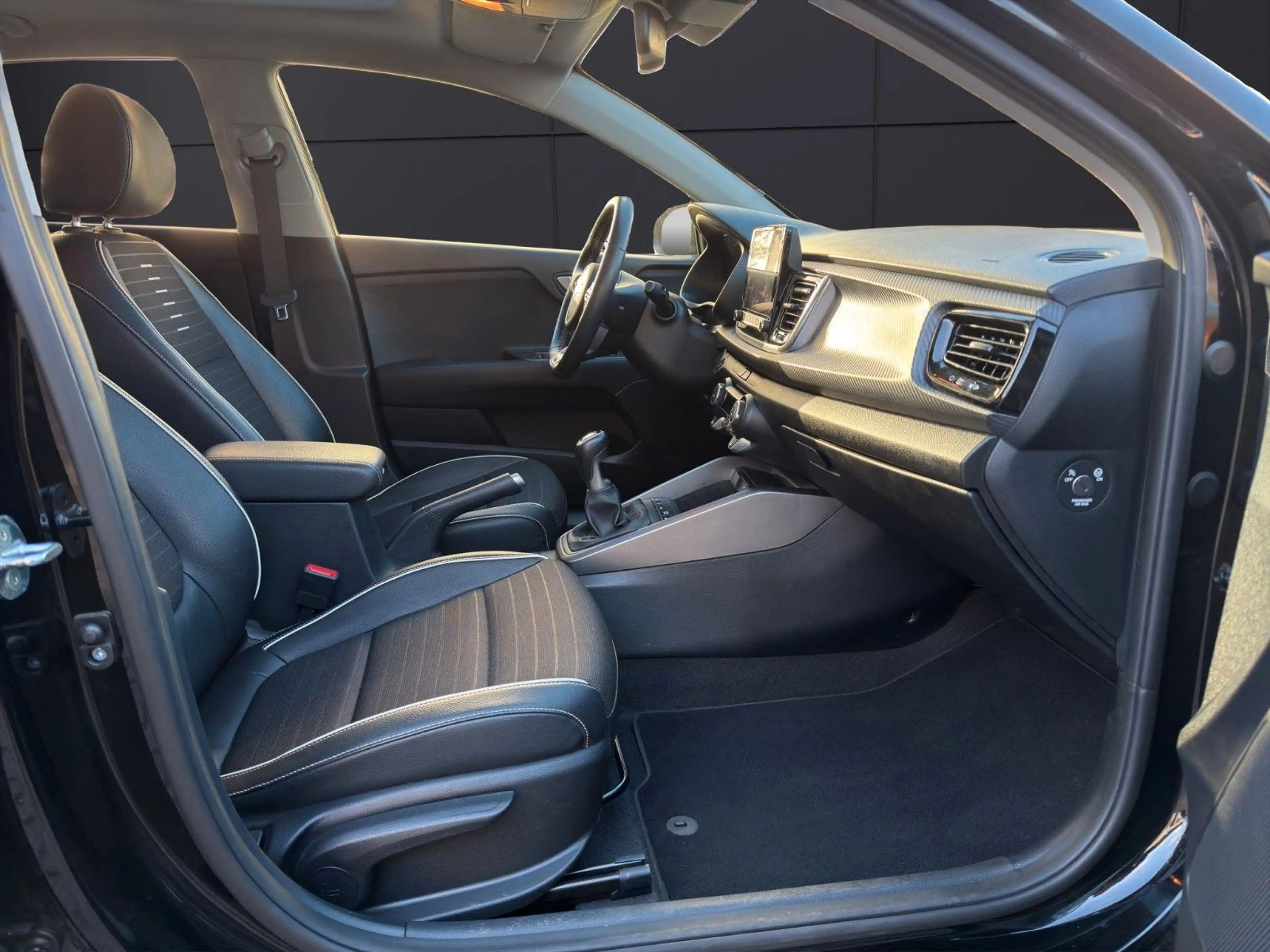 Kia Rio 1.0T 120 48V GT-Line AUT. NAVI TECH GD — photo 11