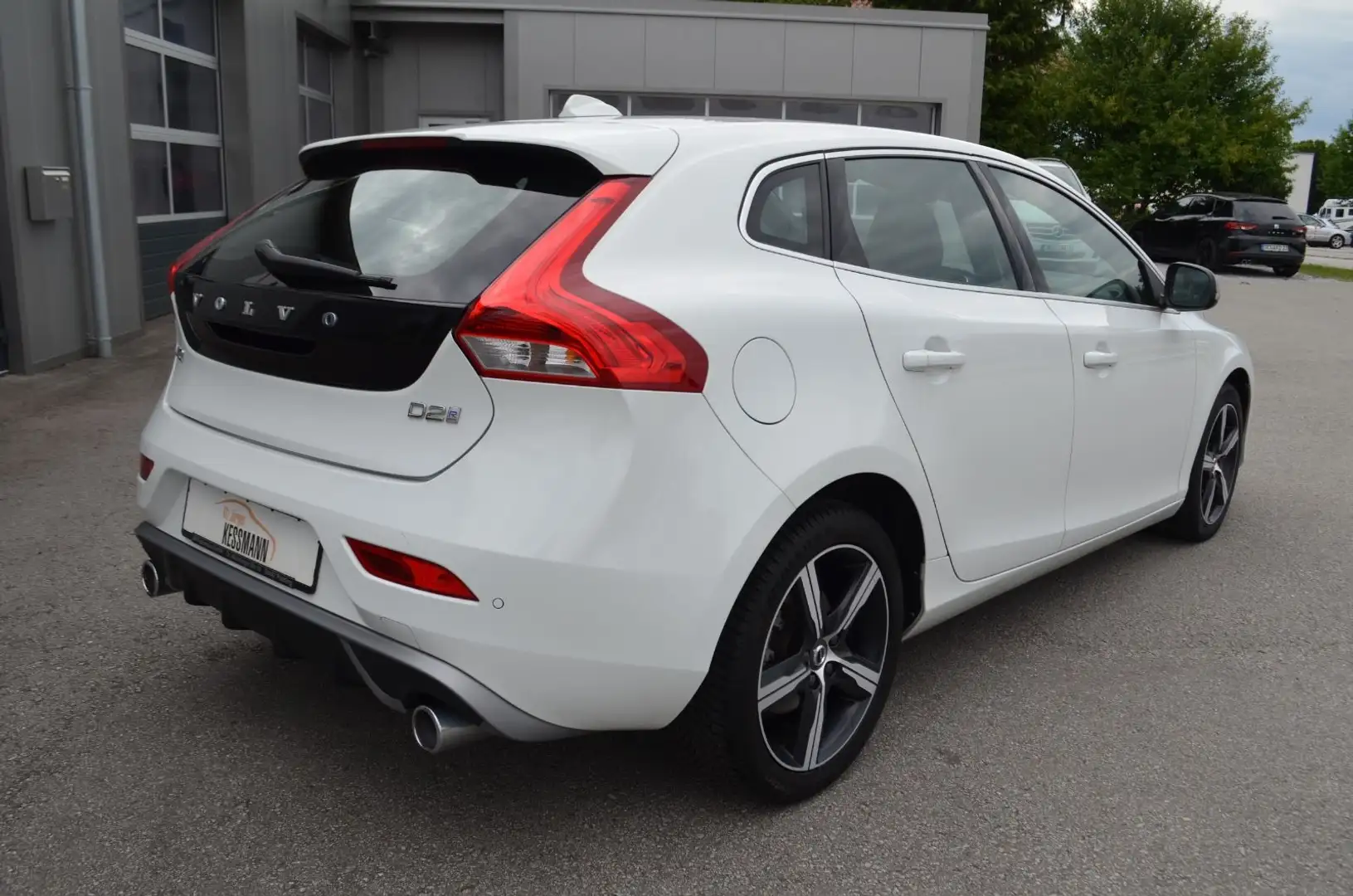 Volvo V40 D2 R-Design LED Navi Weiß - 2