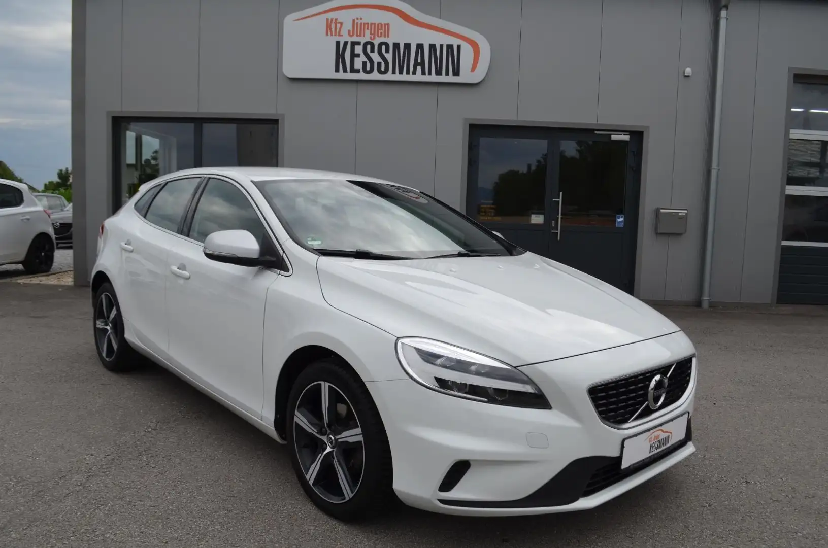 Volvo V40 D2 R-Design LED Navi Weiß - 1