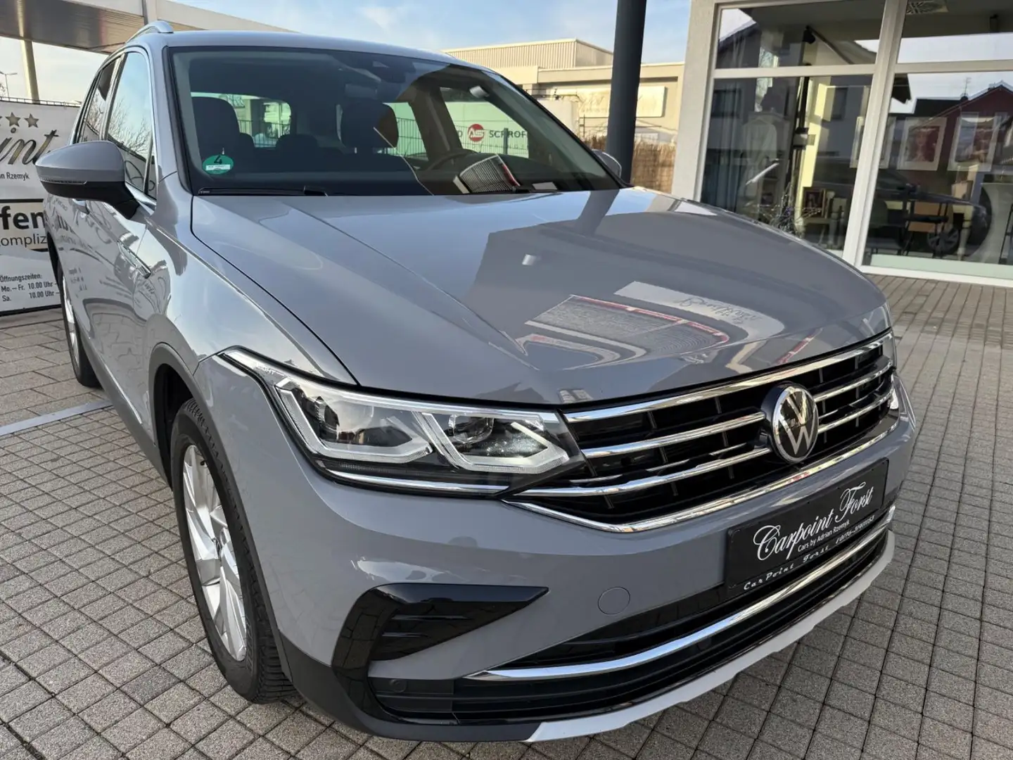 Volkswagen Tiguan Elegance 4Motion, Virtual, DSG,AHK, uvm. Gris - 1