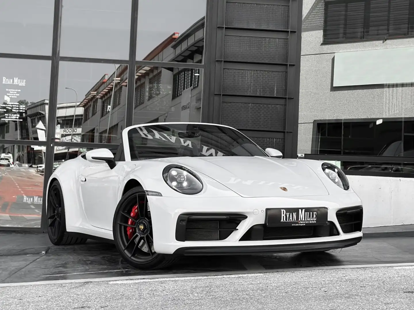 Porsche 992 Carrera GTS Cabriolet PDK Blanc - 1