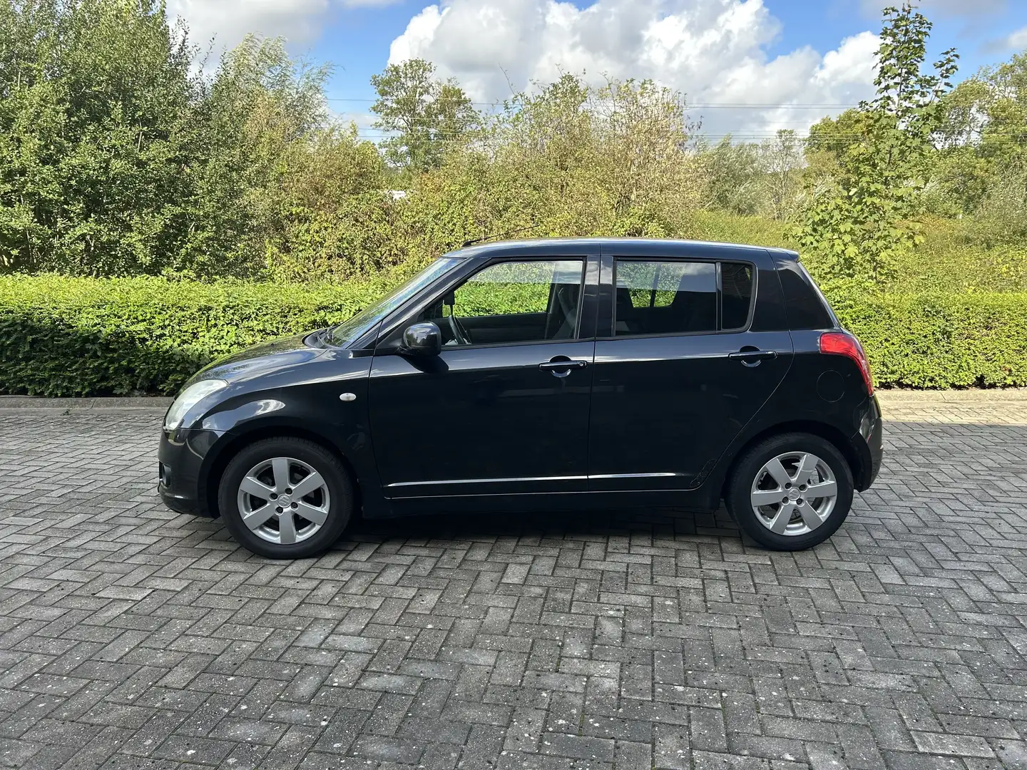 Suzuki Swift 1.3i Music Noir - 2