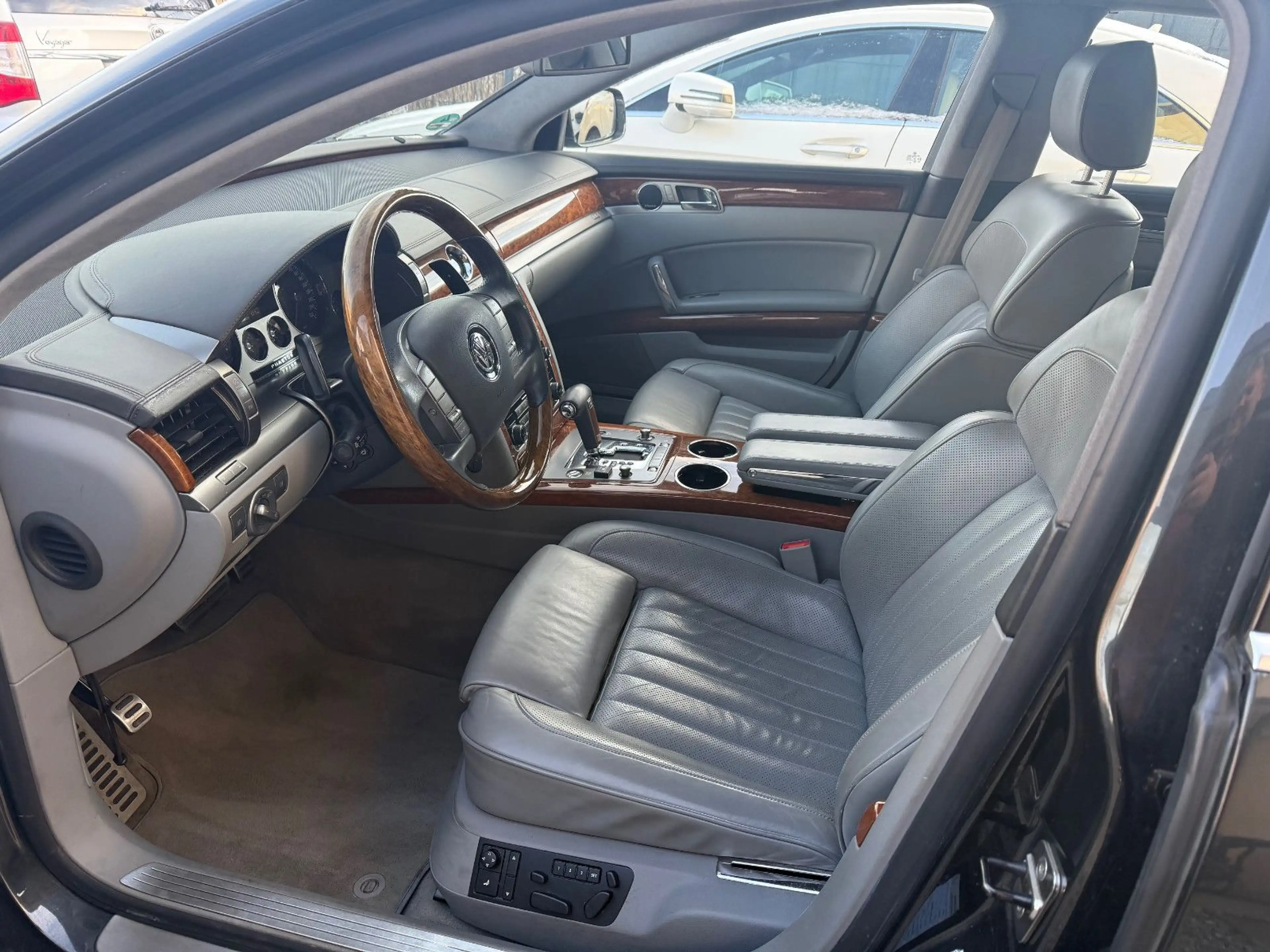 Volkswagen Phaeton 4.2 V8 4Motion lang+LPG Gas+Voll+ — photo 8