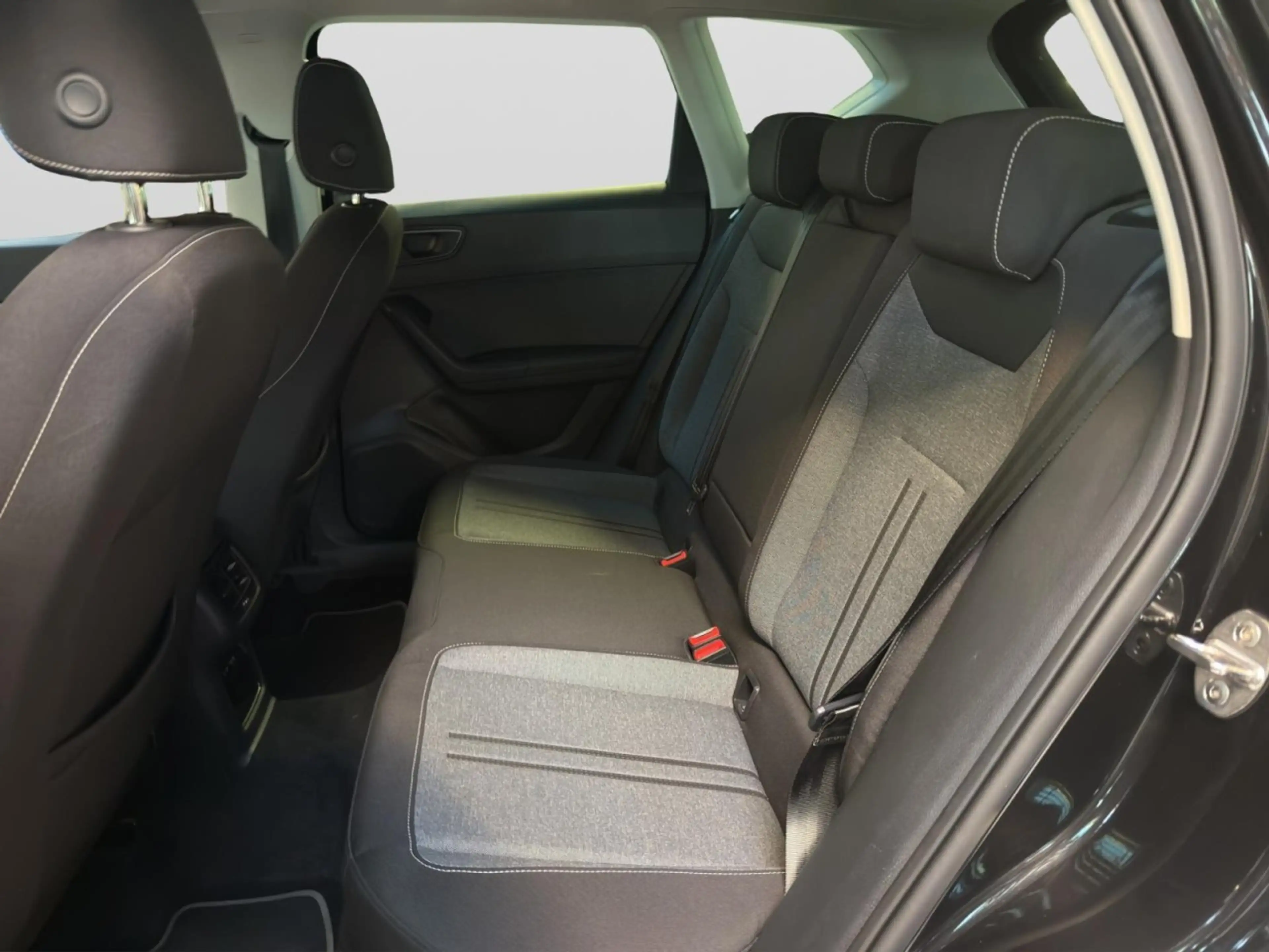 SEAT Ateca Style 1.5 TSI ACT 110 kW SHZ,AHK, LED Klima Navi — photo 14