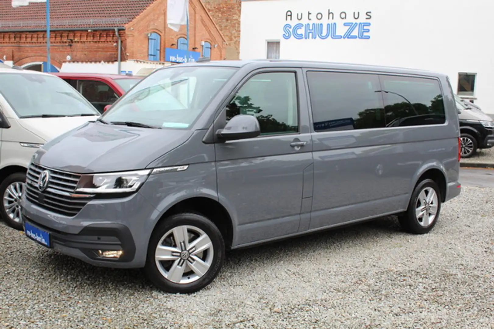 Volkswagen T6.1 Multivan LR lang 199PS DSG LED Navi ACC AHK Grau - 1
