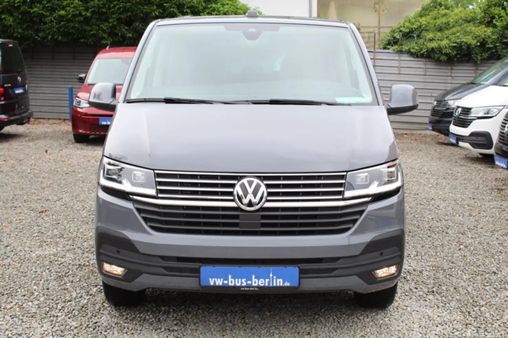 Volkswagen T6.1 Multivan LR lang 199PS DSG LED Navi ACC AHK Grau - 2
