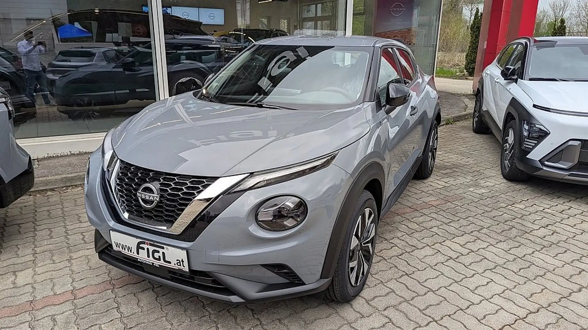 Nissan Juke 1.0 DIG-T 114 6MT Acenta + Grijs - 2