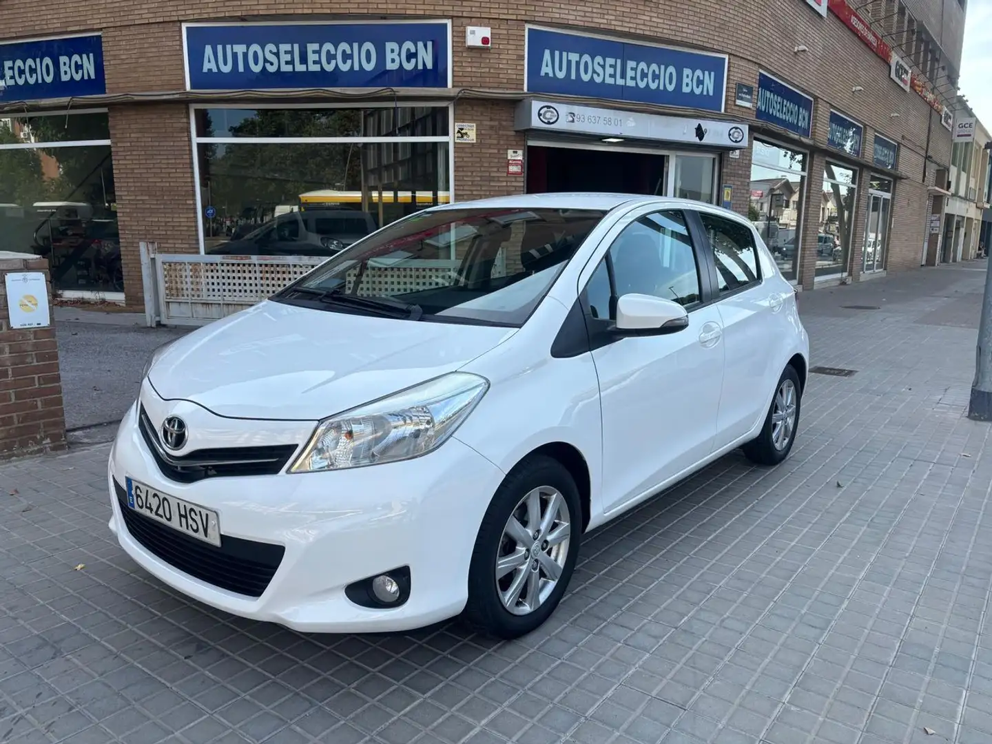 Toyota Yaris 1.0 Active Blanc - 1
