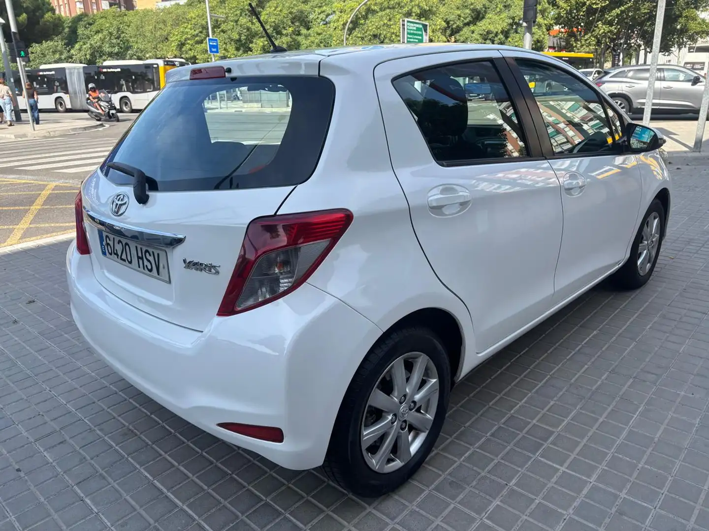 Toyota Yaris 1.0 Active Blanc - 2