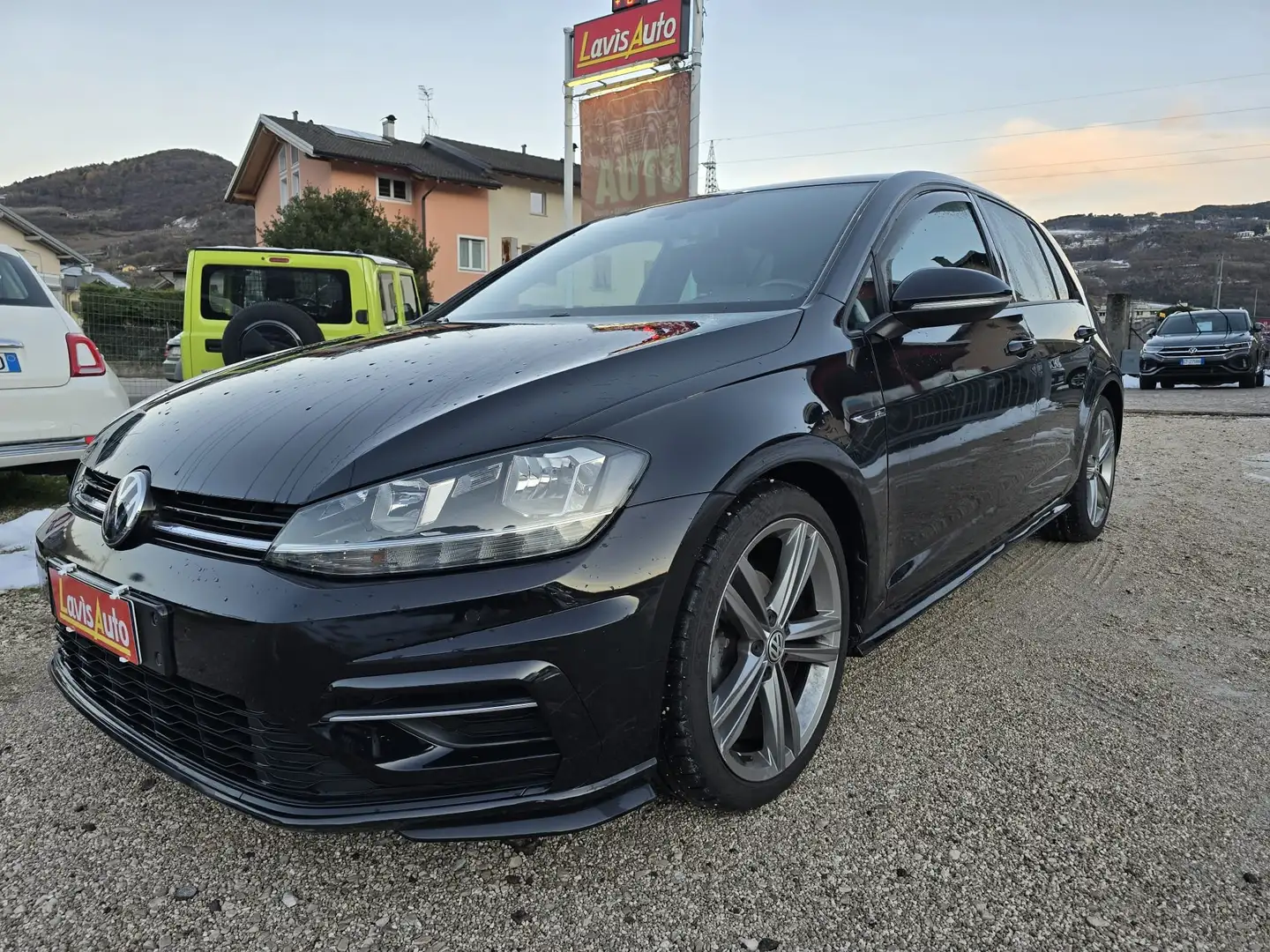 Volkswagen Golf 1.0 TSI 115 CV 5p. BlueMotion Technology R-line Nero - 2