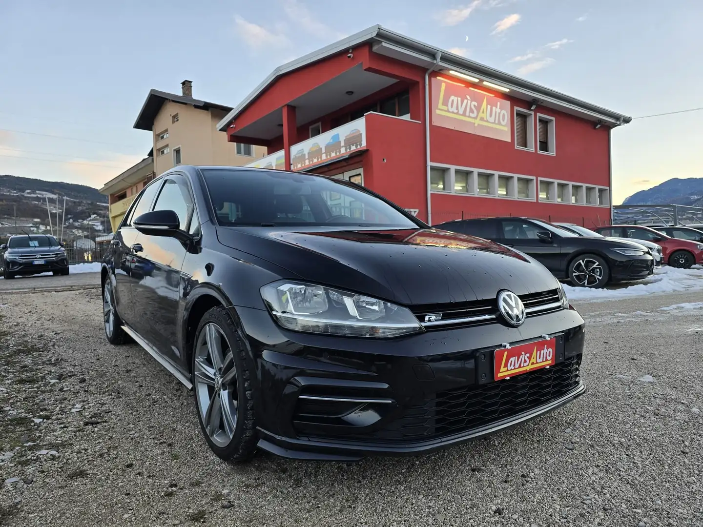 Volkswagen Golf 1.0 TSI 115 CV 5p. BlueMotion Technology R-line Nero - 1