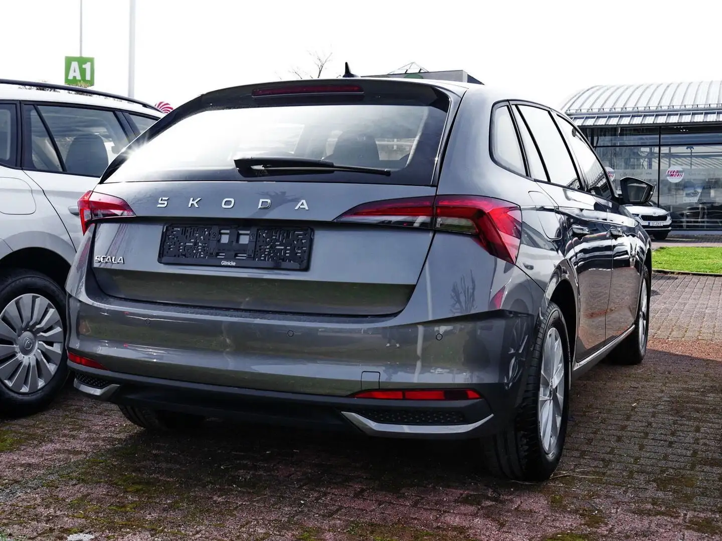 Skoda Scala Selection TSI 85 kW DSG Komfort+Licht Plus Grau - 2