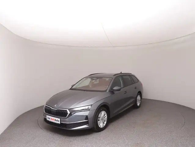 Skoda Octavia view 2