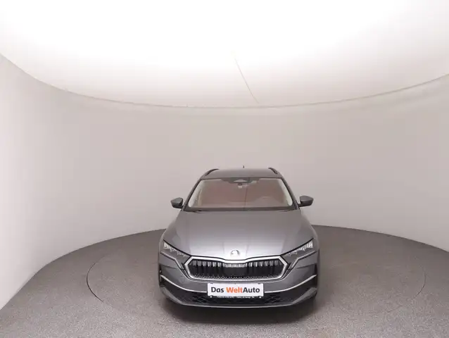 Skoda Octavia view 3