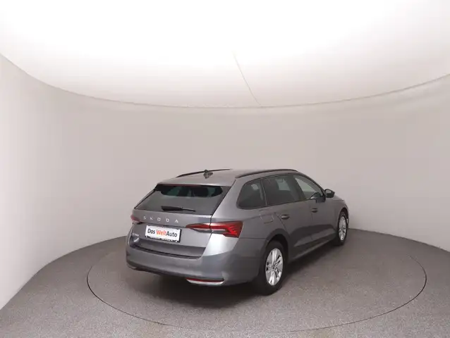 Skoda Octavia view 4